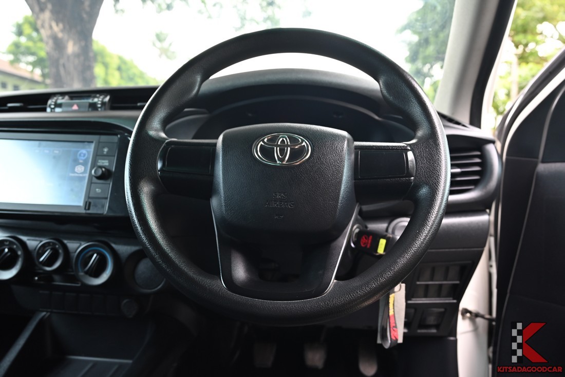 
								Toyota Revo Cargo 7928 full									