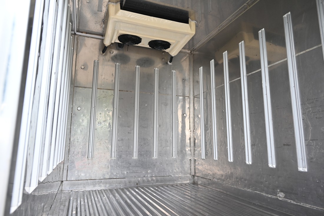 
								Toyota Revo MPC COOL 550 full									