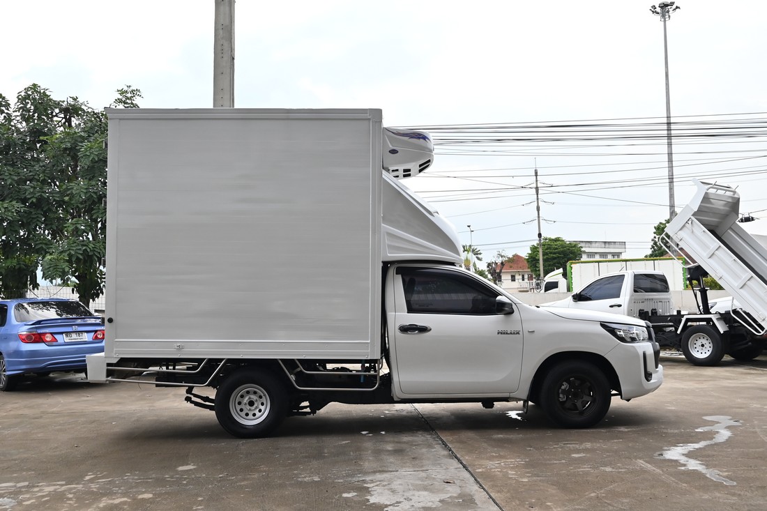 
								Toyota Revo MPC COOL 3375 full									