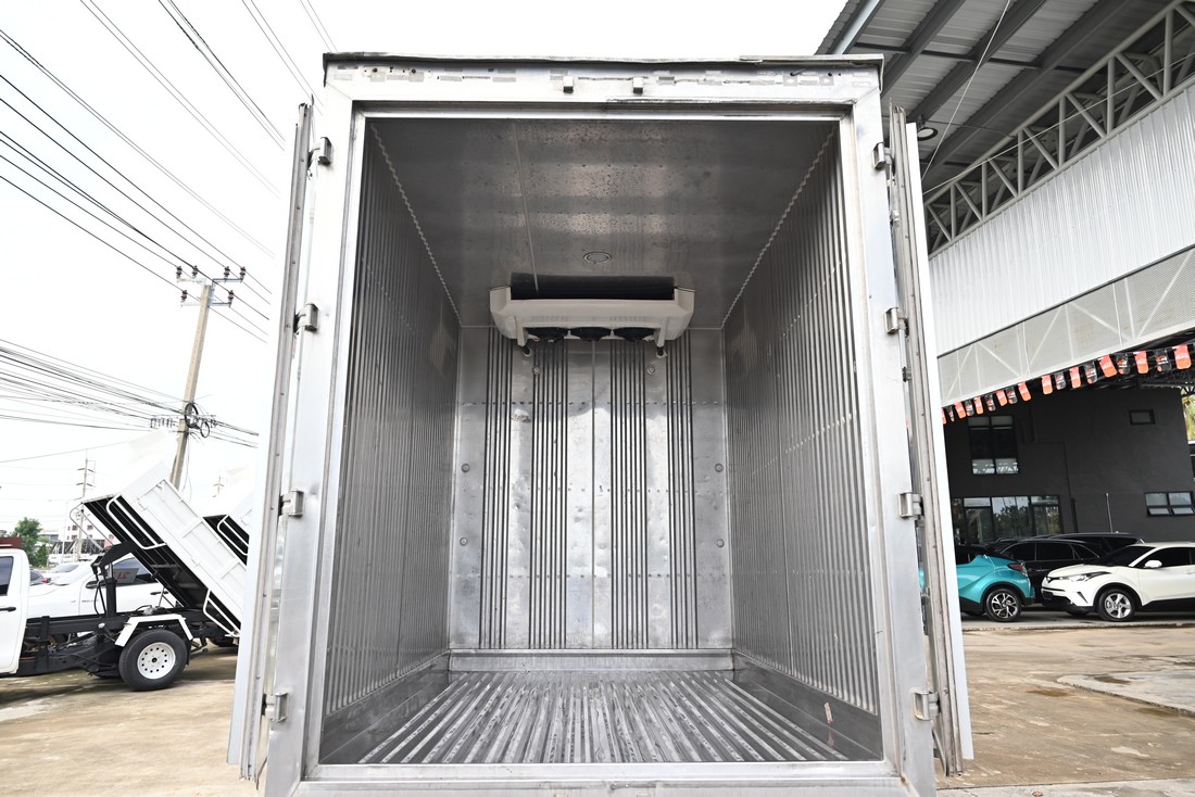 
								Toyota Revo MPC COOL 3375 full									