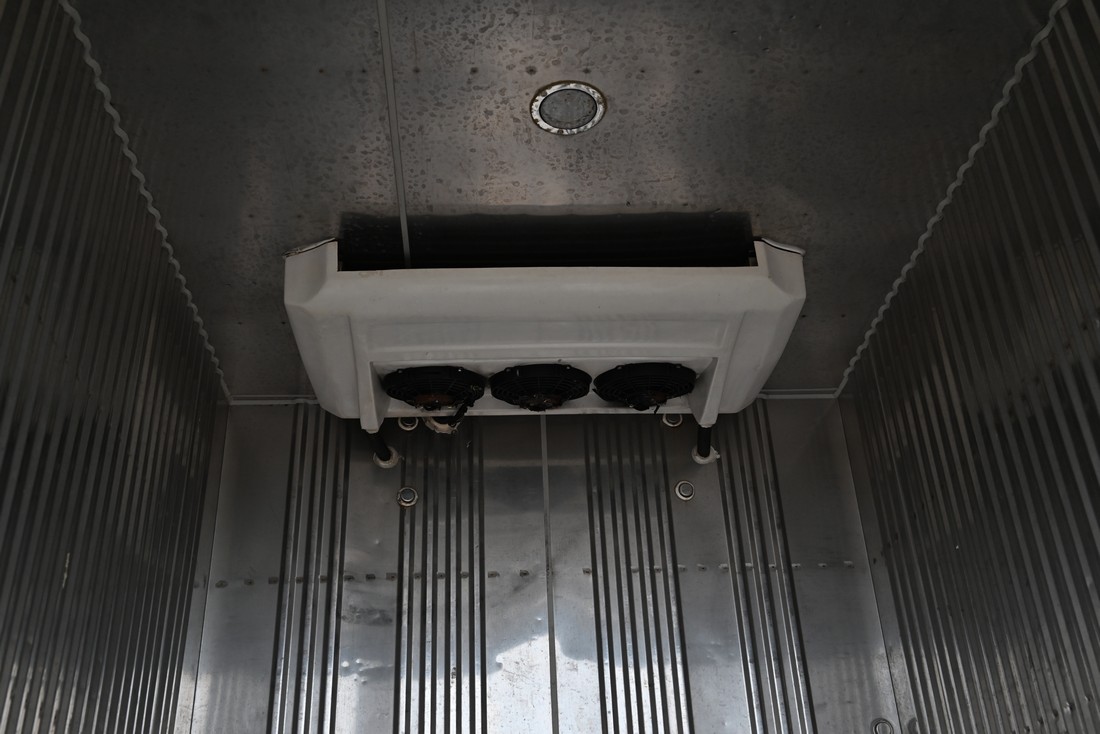 
								Toyota Revo MPC COOL 3375 full									