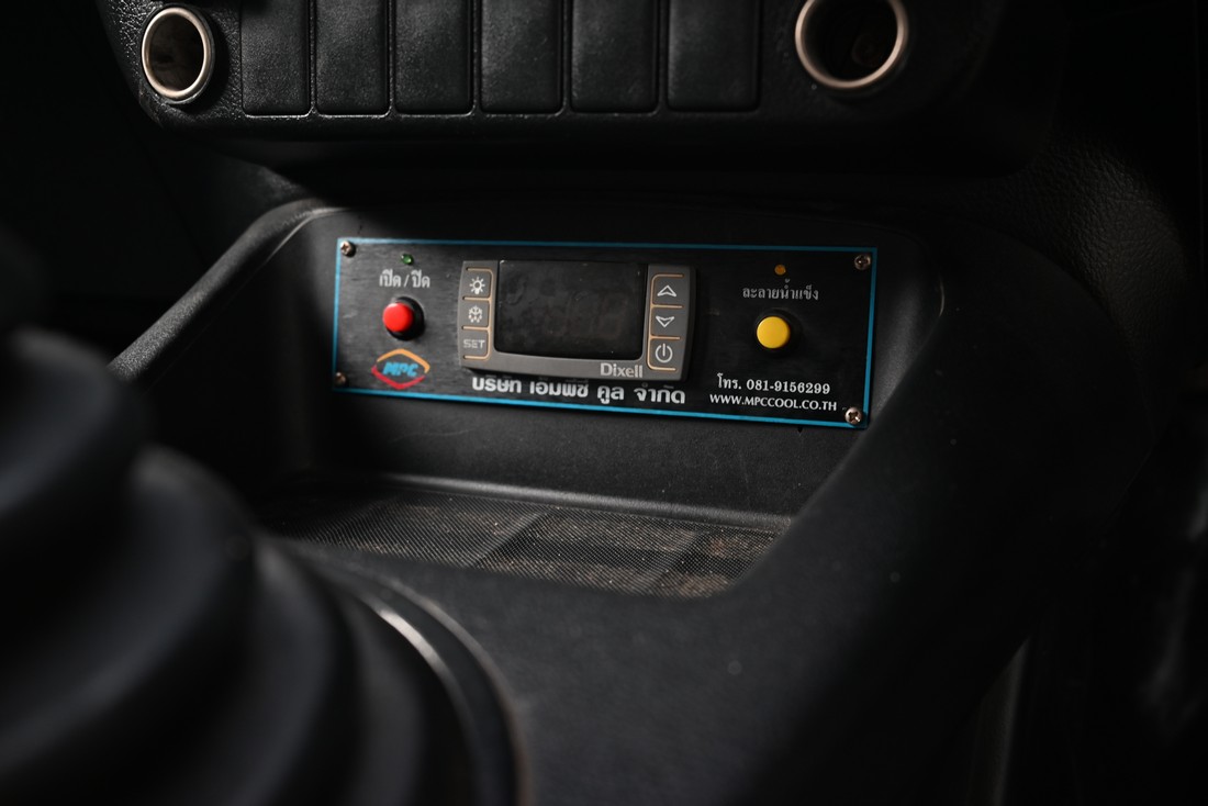 
								Toyota Revo MPC COOL 3375 full									