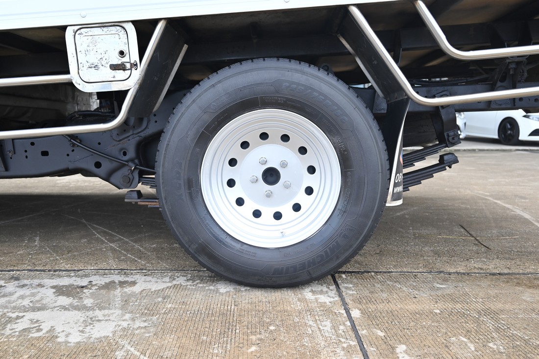 
								Toyota Revo MPC COOL 4056 full									