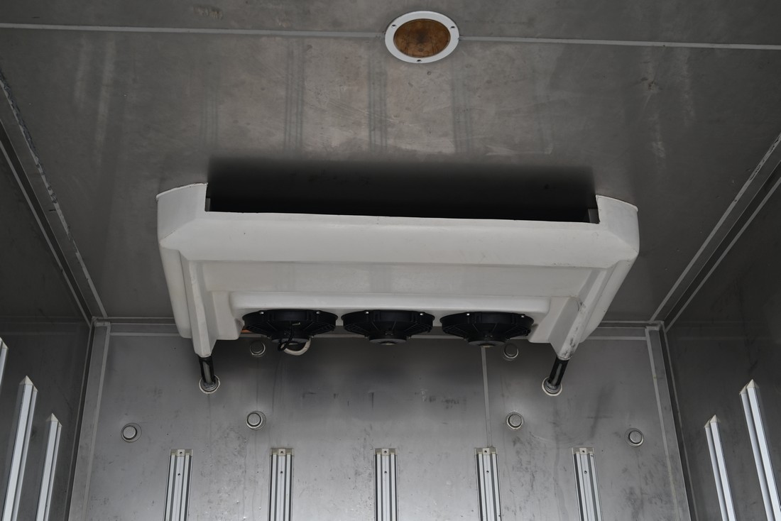 
								Toyota Revo MPC COOL 4056 full									