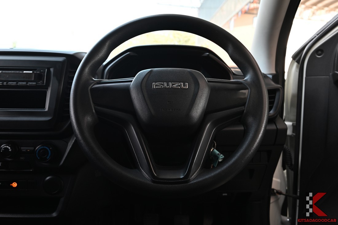 
								ISUZU D-Max CARGO 1206 full									