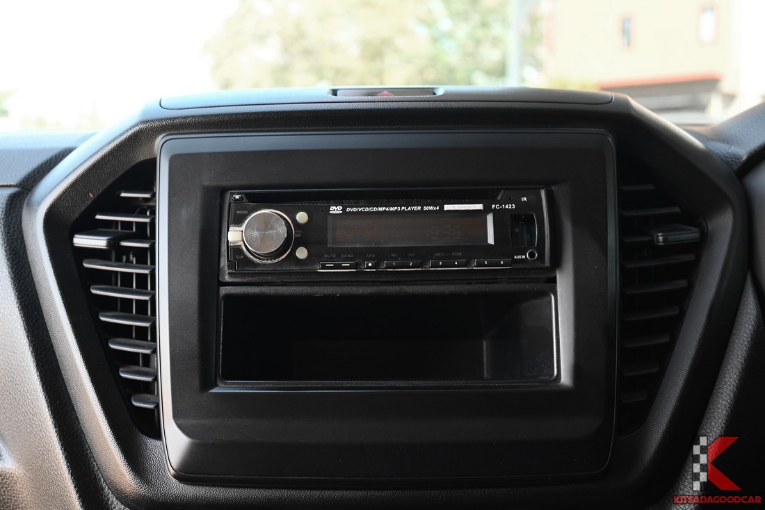 
								ISUZU D-Max CARGO 1206 full									