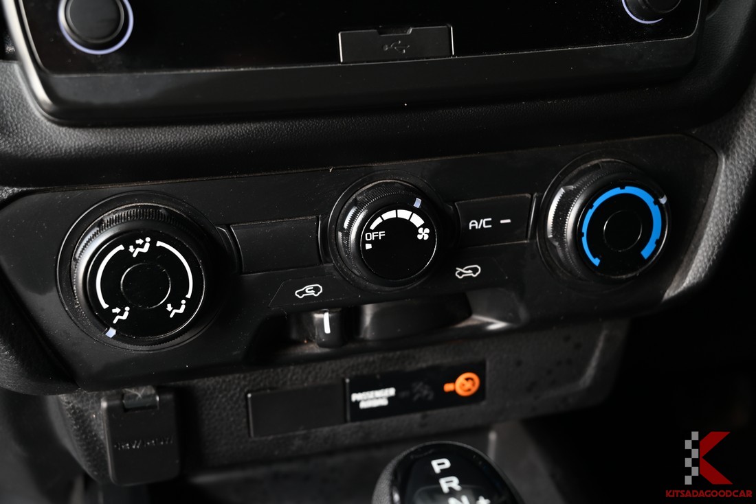 
								ISUZU D-Max Cargo 1332 full									