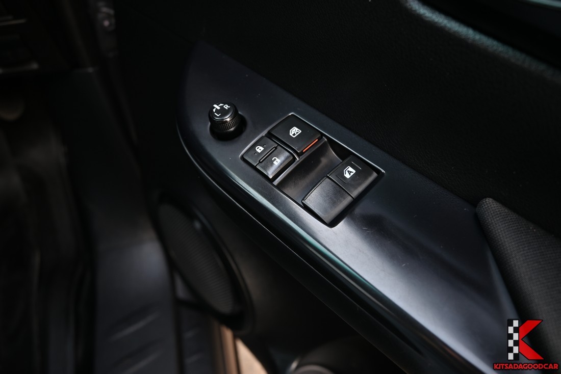 
								Toyota Revo COG 7596 full									