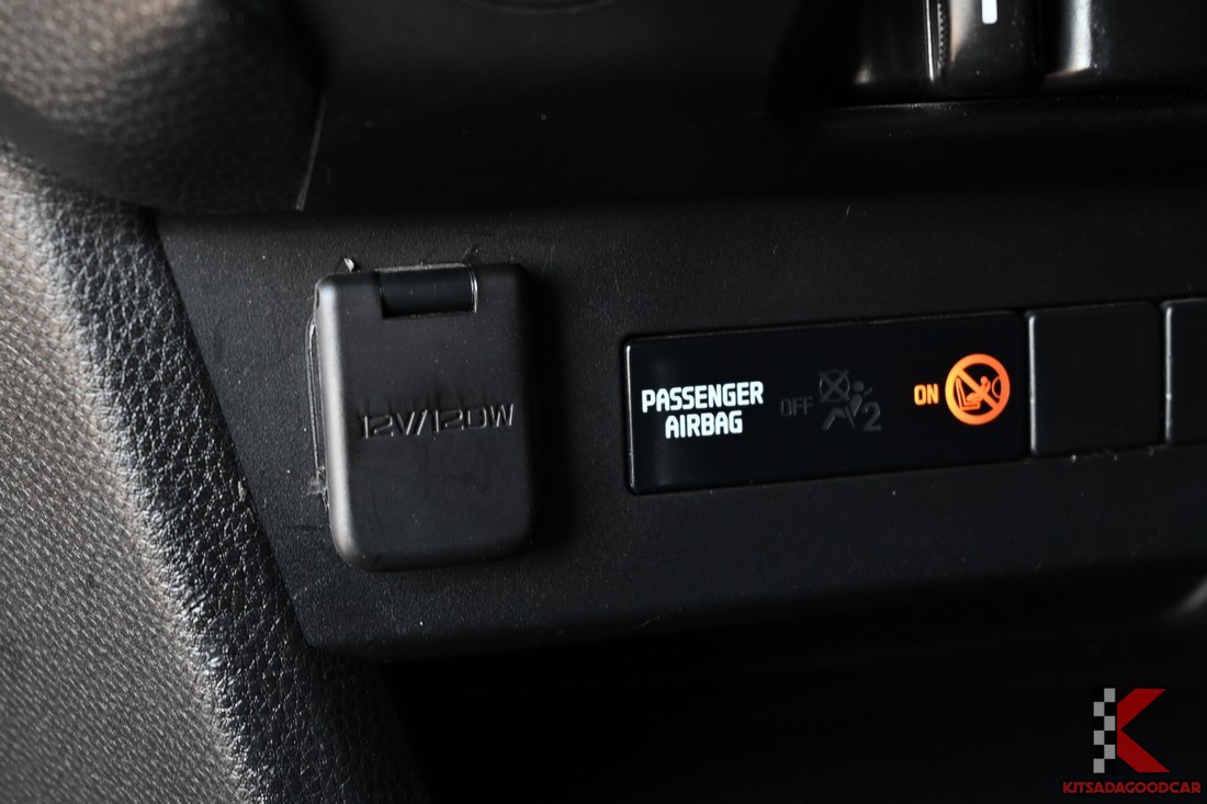 
								ISUZU D-Max CARGO 1206 full									