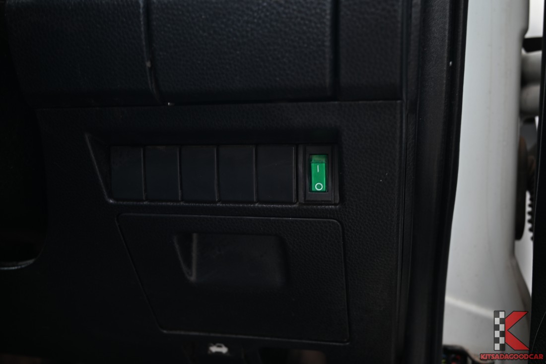 
								ISUZU D-Max CARGO 1334 full									