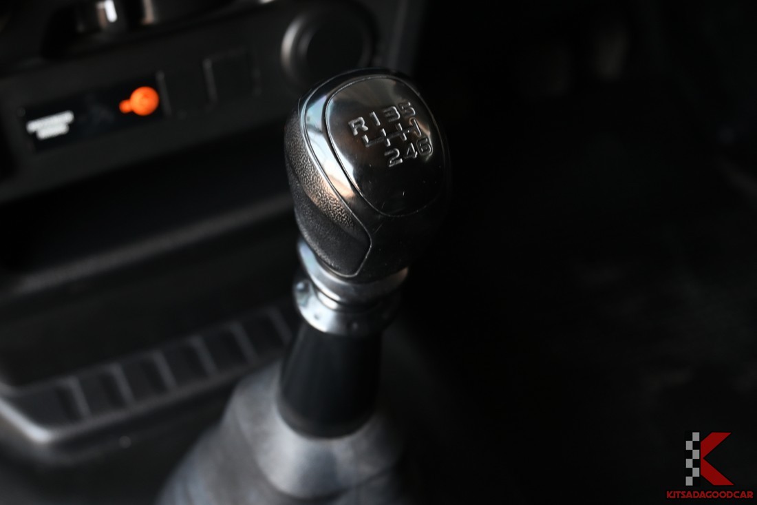 
								ISUZU D-Max CARGO 1206 full									