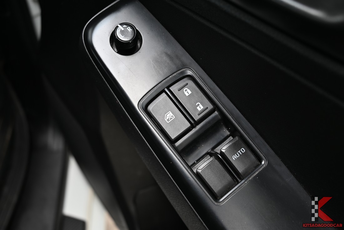 
								ISUZU D-Max Cargo 8836 full									