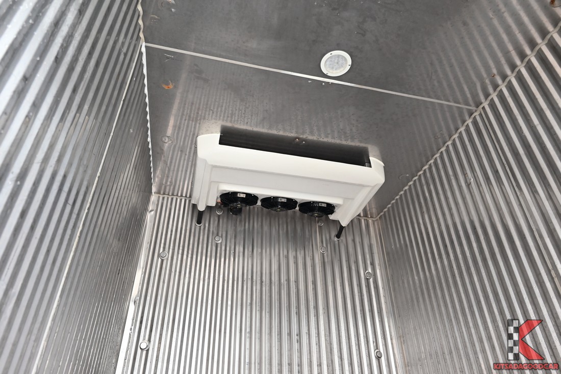 
								Toyota Revo MPC COOL 8985 full									