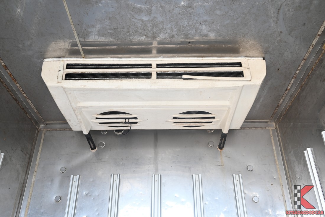 
								Toyota Revo MPC COOL 2698 full									