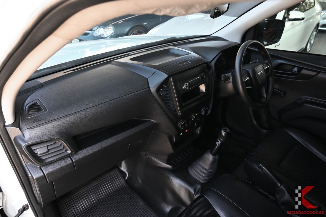 
								ISUZU D-Max CARGO 1206 full									