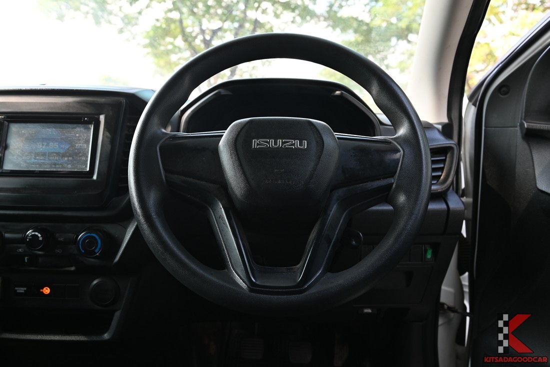 
								ISUZU D-Max CARGO 1334 full									