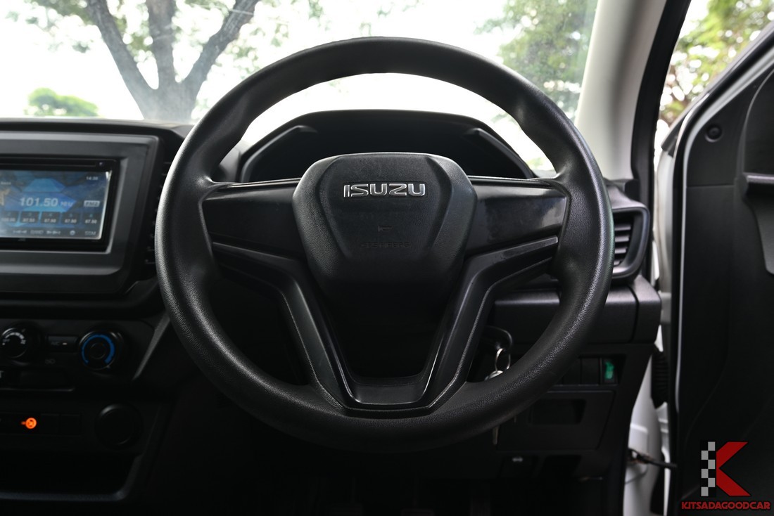 
								ISUZU D-Max CARGO 1337 full									