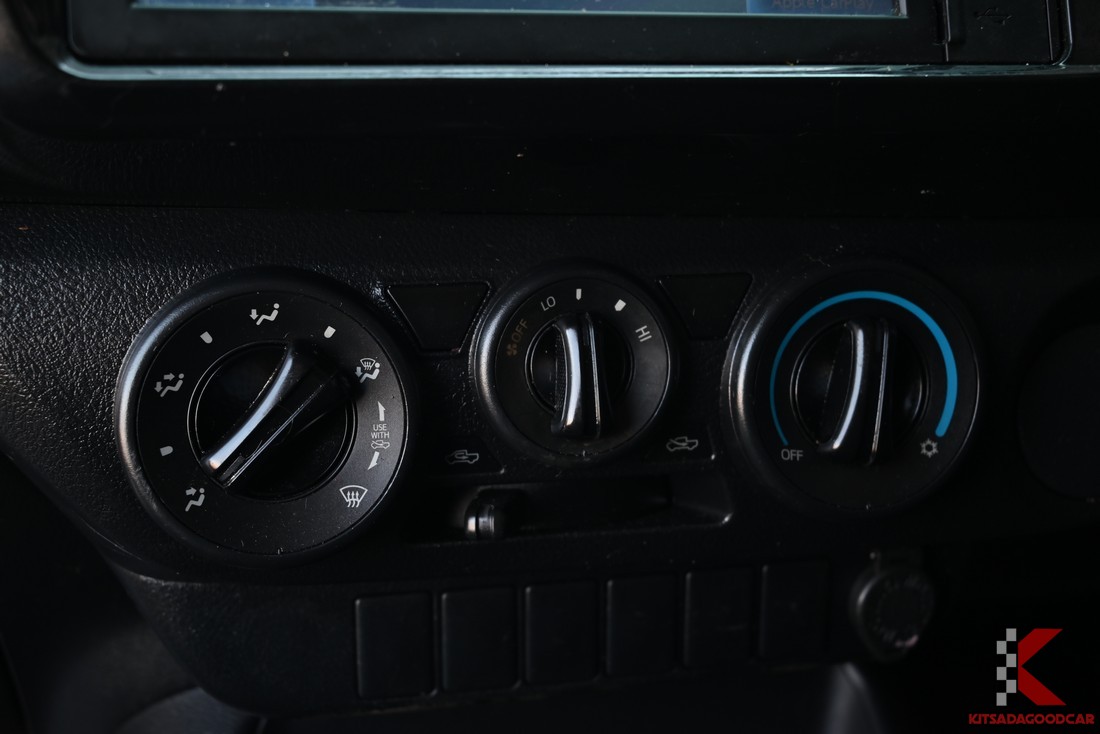 
								Toyota Revo CARGO 2679 full									