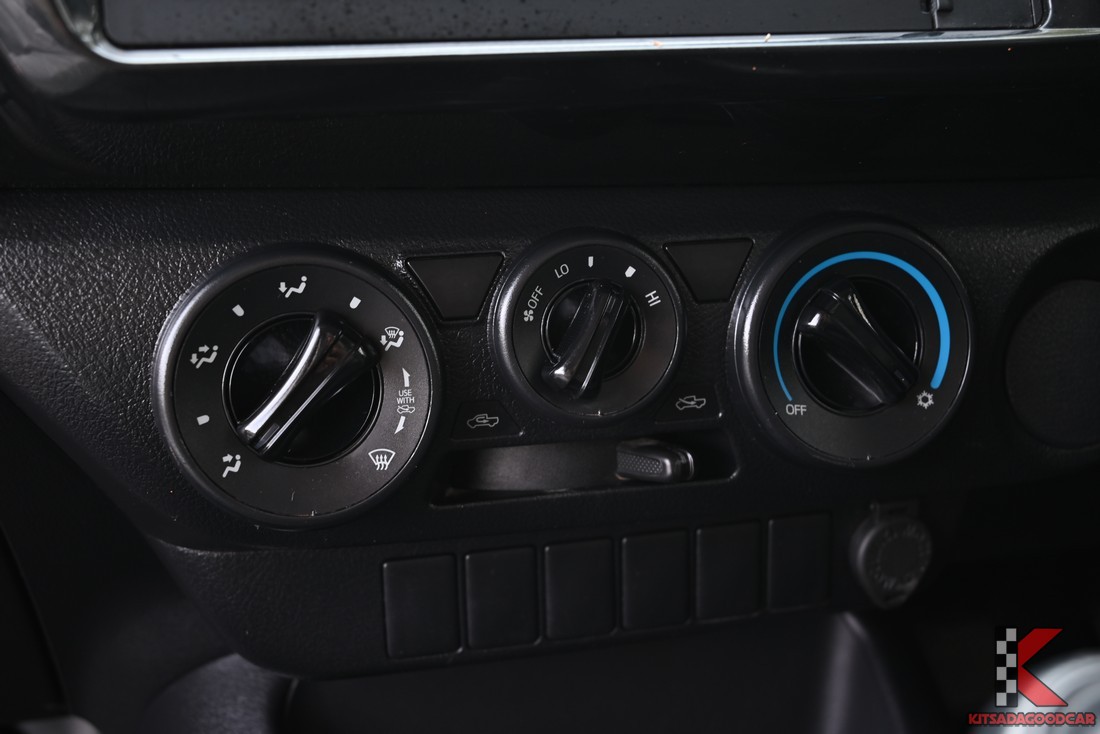 
								Toyota Revo KOG 8682 full									