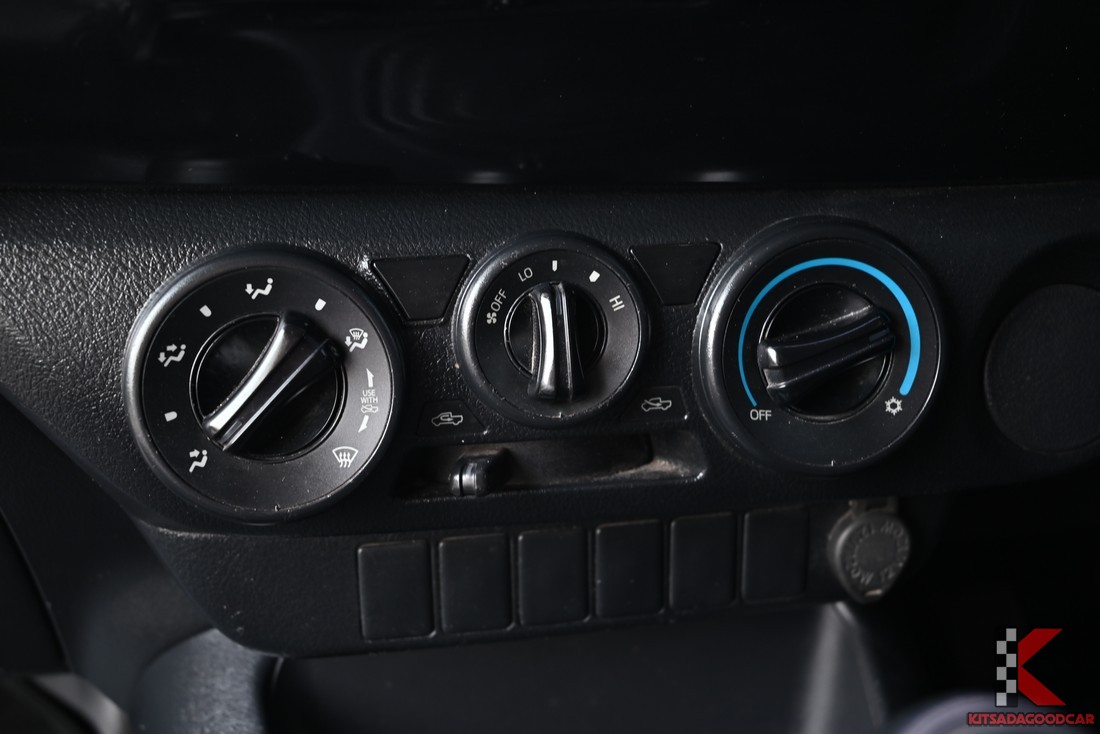 
								Toyota Revo CARGO 5102 full									