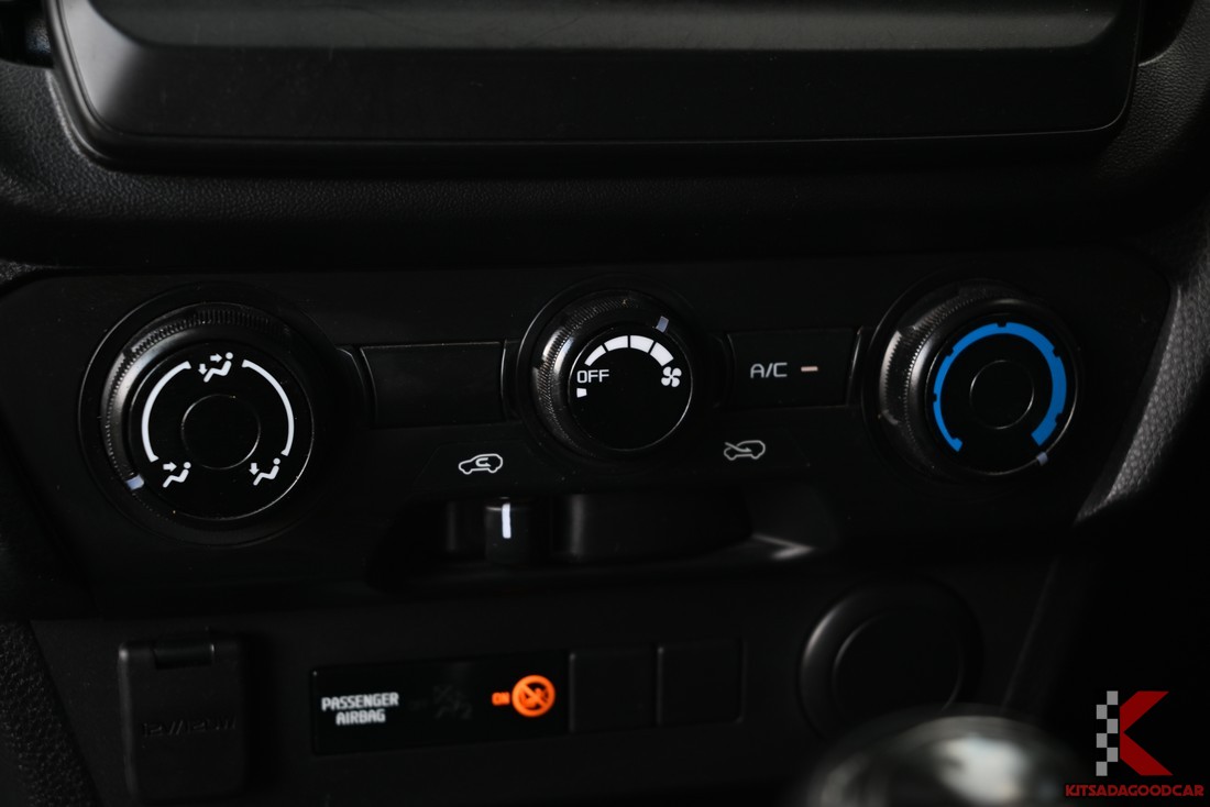 
								ISUZU D-Max CARGO 1337 full									