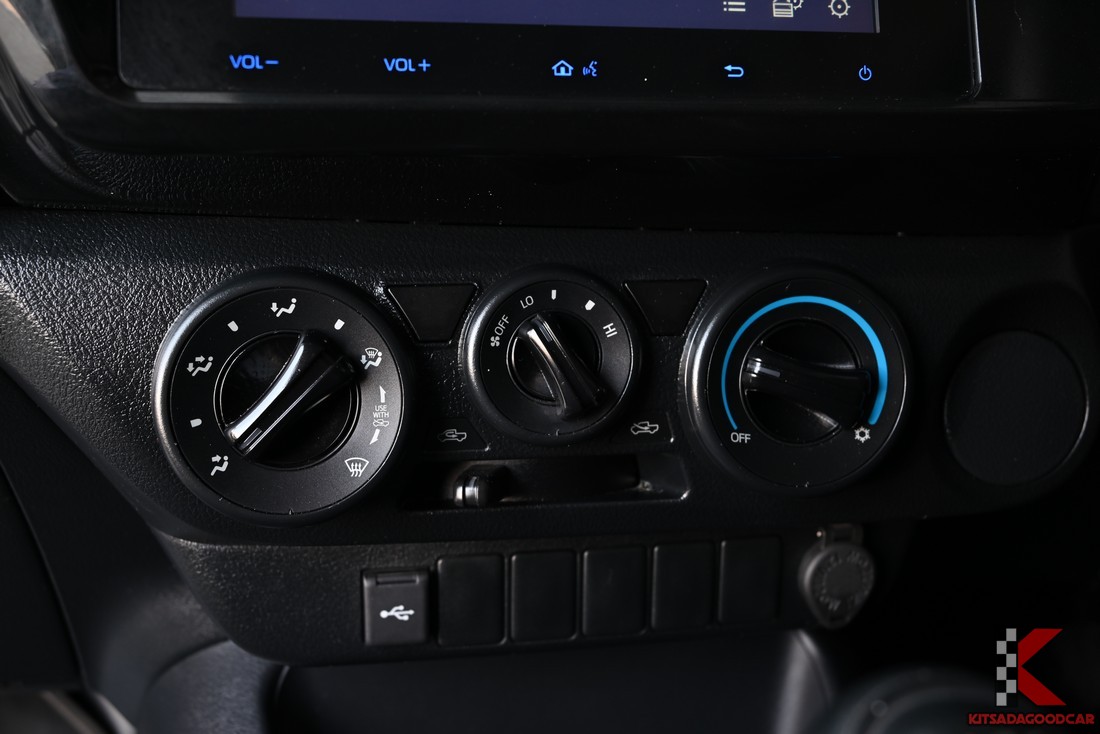 
								Toyota Revo CARGO 5641 full									