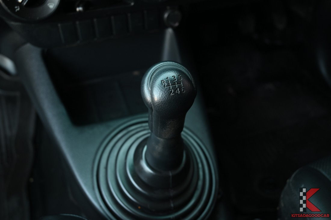 
								Toyota Revo CARGO 2679 full									