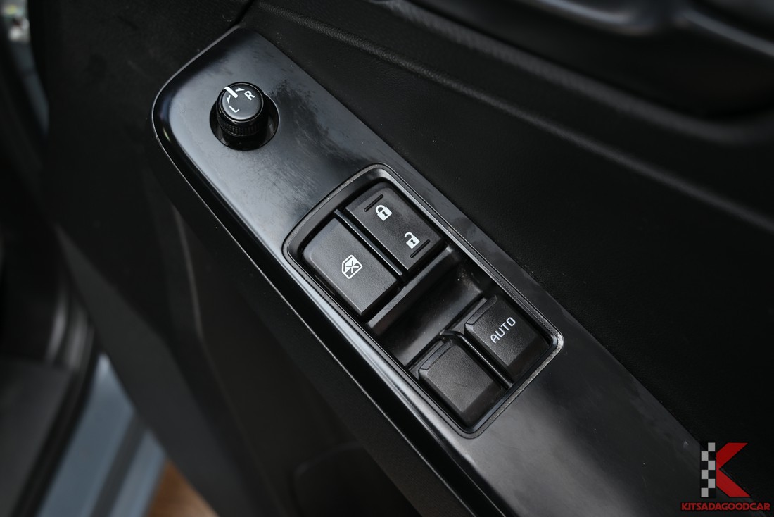 
								ISUZU D-Max KOG 9092 full									