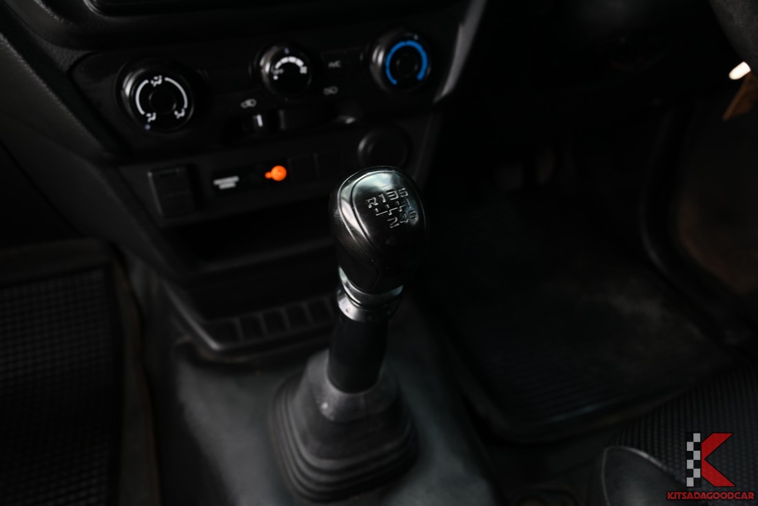 
								ISUZU D-Max CARGO 1333 full									