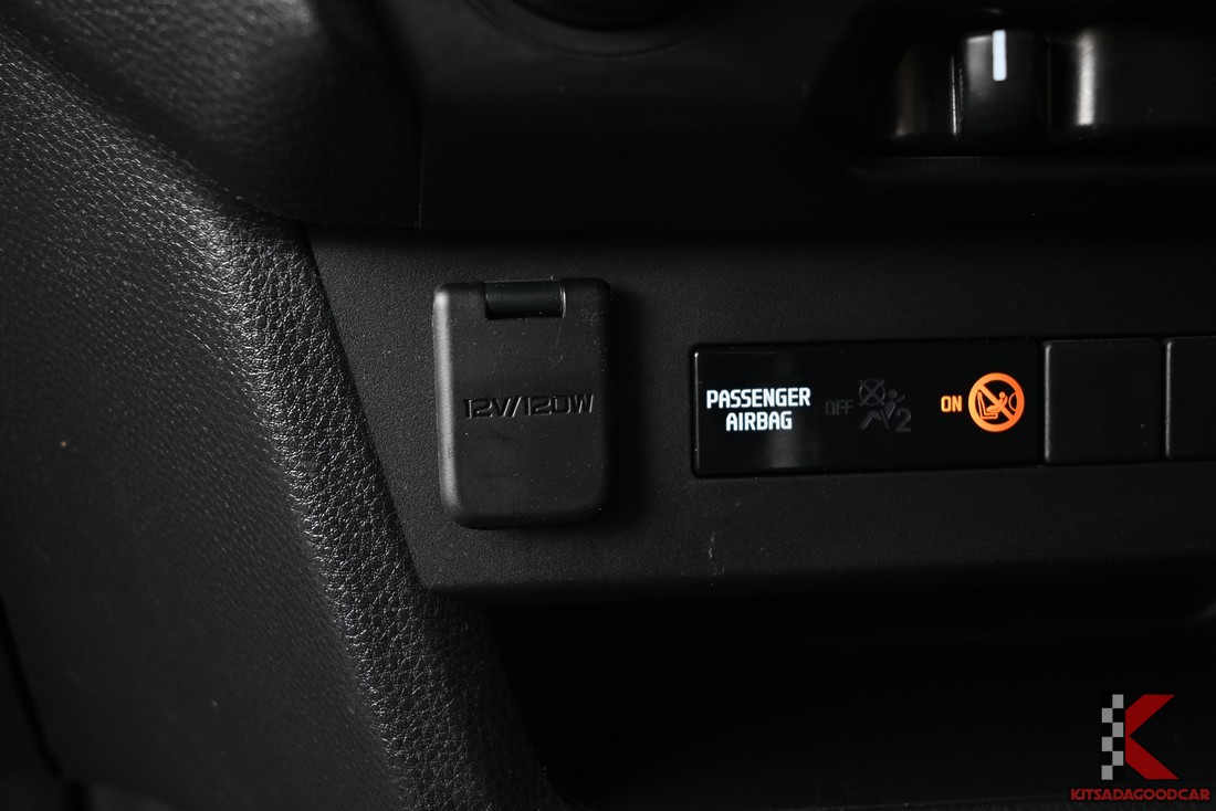 
								ISUZU D-Max CARGO 1337 full									