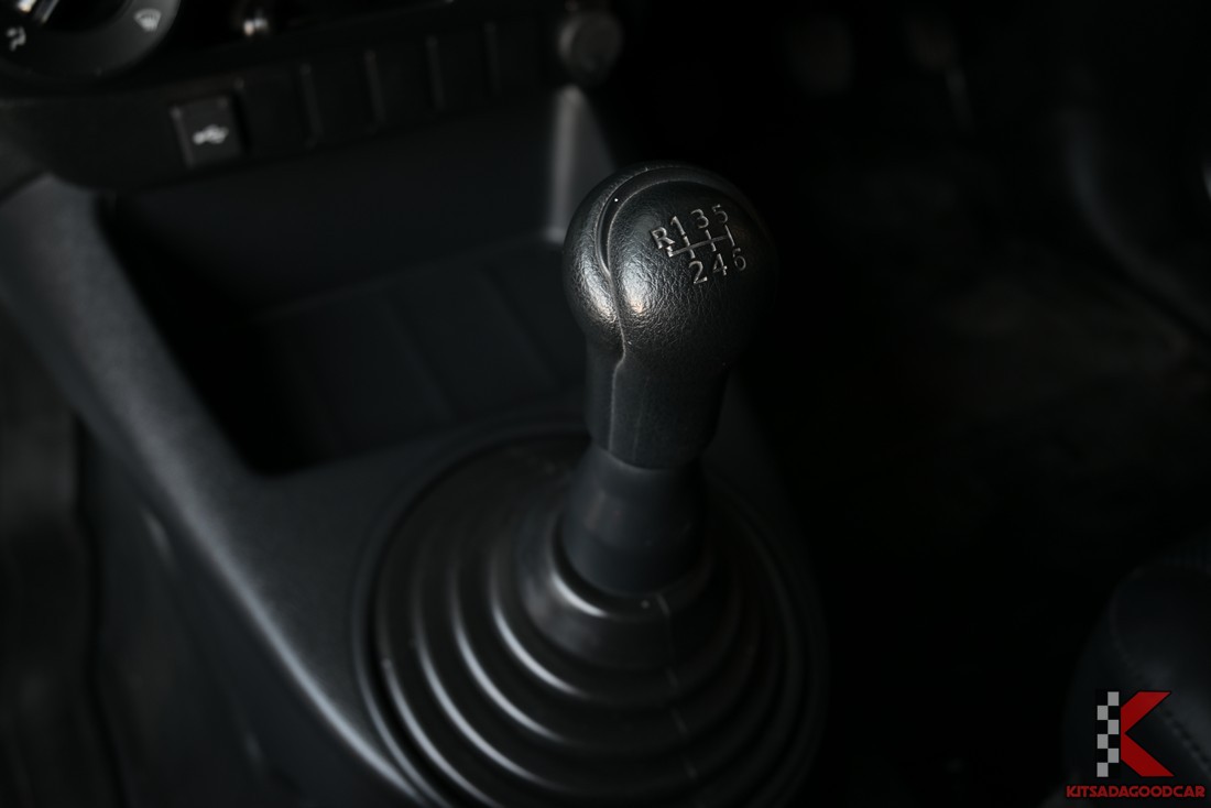 
								Toyota Revo CARGO 5641 full									