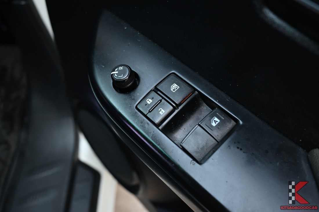 
								Toyota Revo CARGO 2679 full									