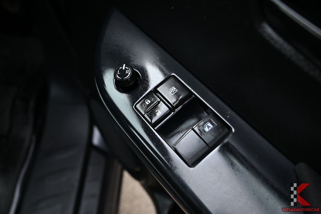 
								Toyota Revo KOG 8682 full									