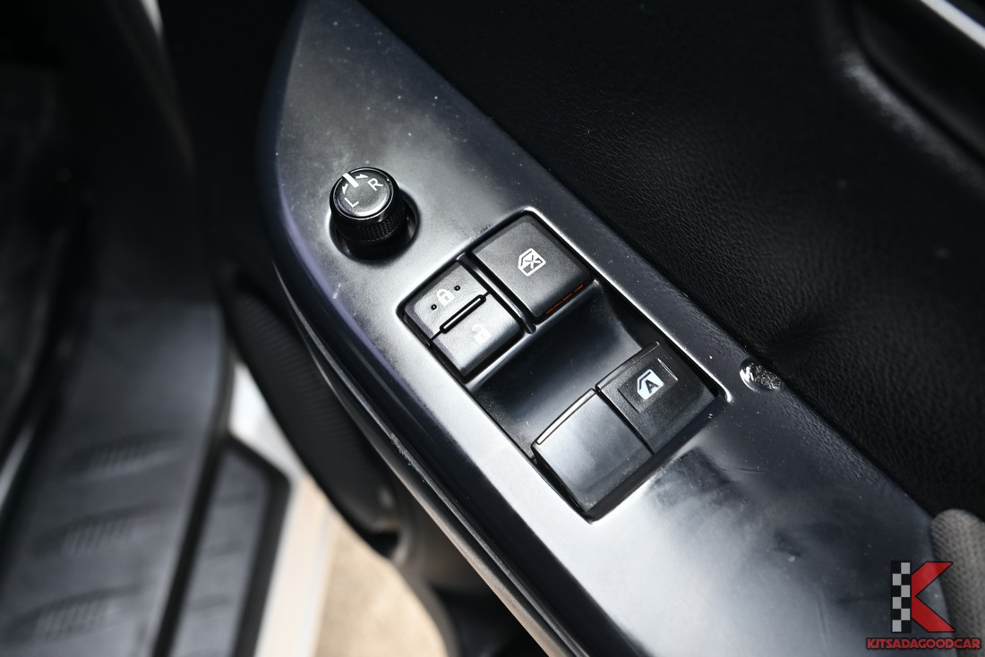 
								Toyota Revo CARGO 5102 full									