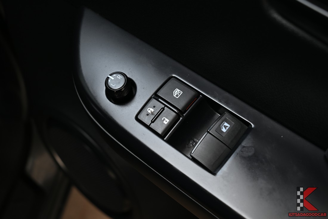 
								Toyota Revo CARGO 5641 full									