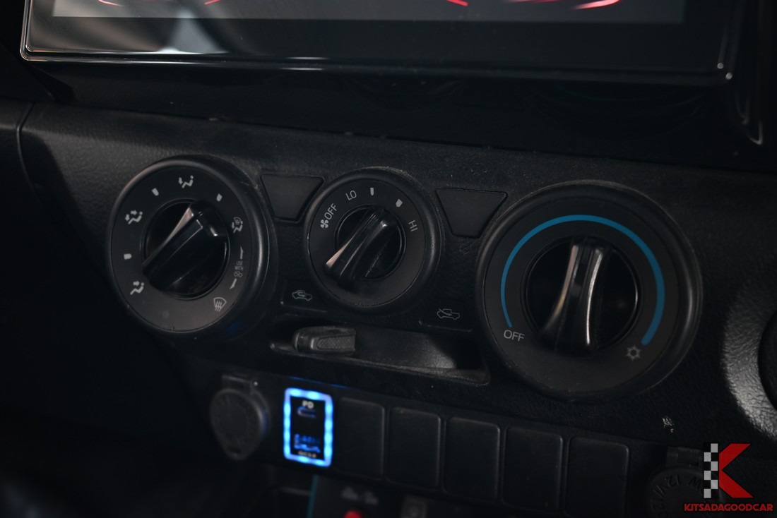 
								Toyota Revo MPC COOL 1987 full									