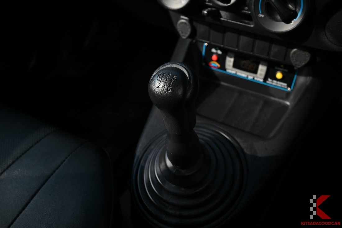 
								Toyota Revo MPC COOL 7877 full									