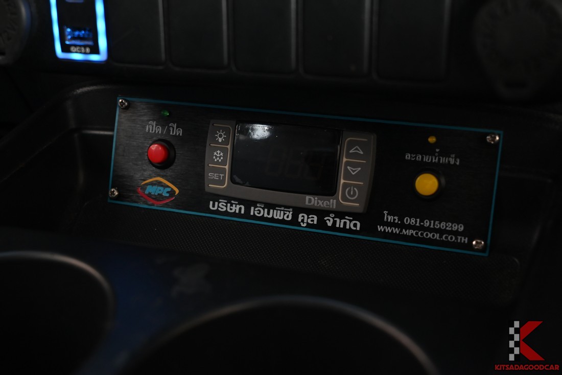 
								Toyota Revo MPC COOL 1987 full									