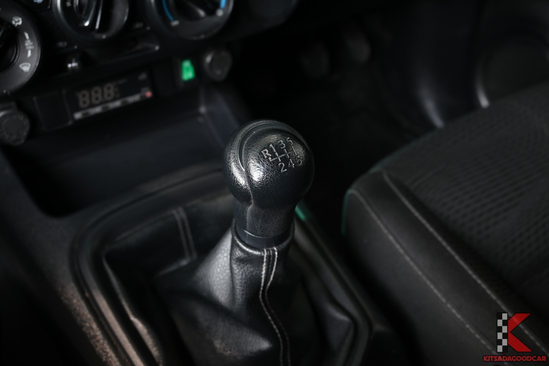 
								Toyota Revo CARGO 6209 full									