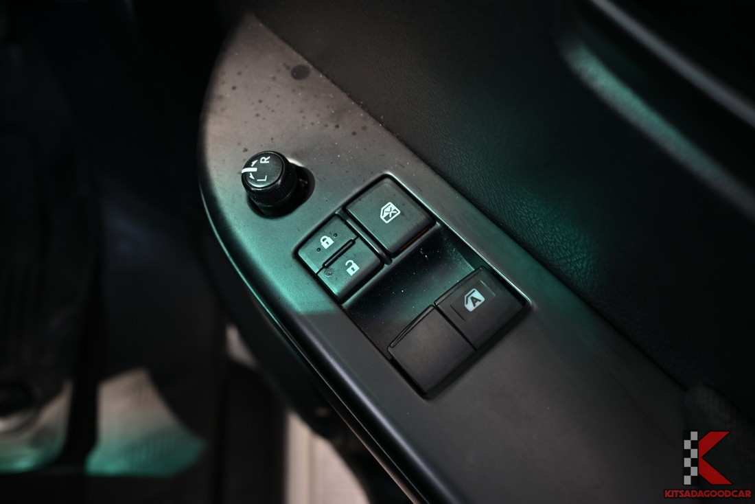 
								Toyota Revo CARGO 6209 full									