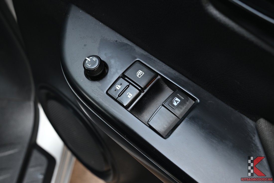 
								Toyota Revo COOL 9826 full									