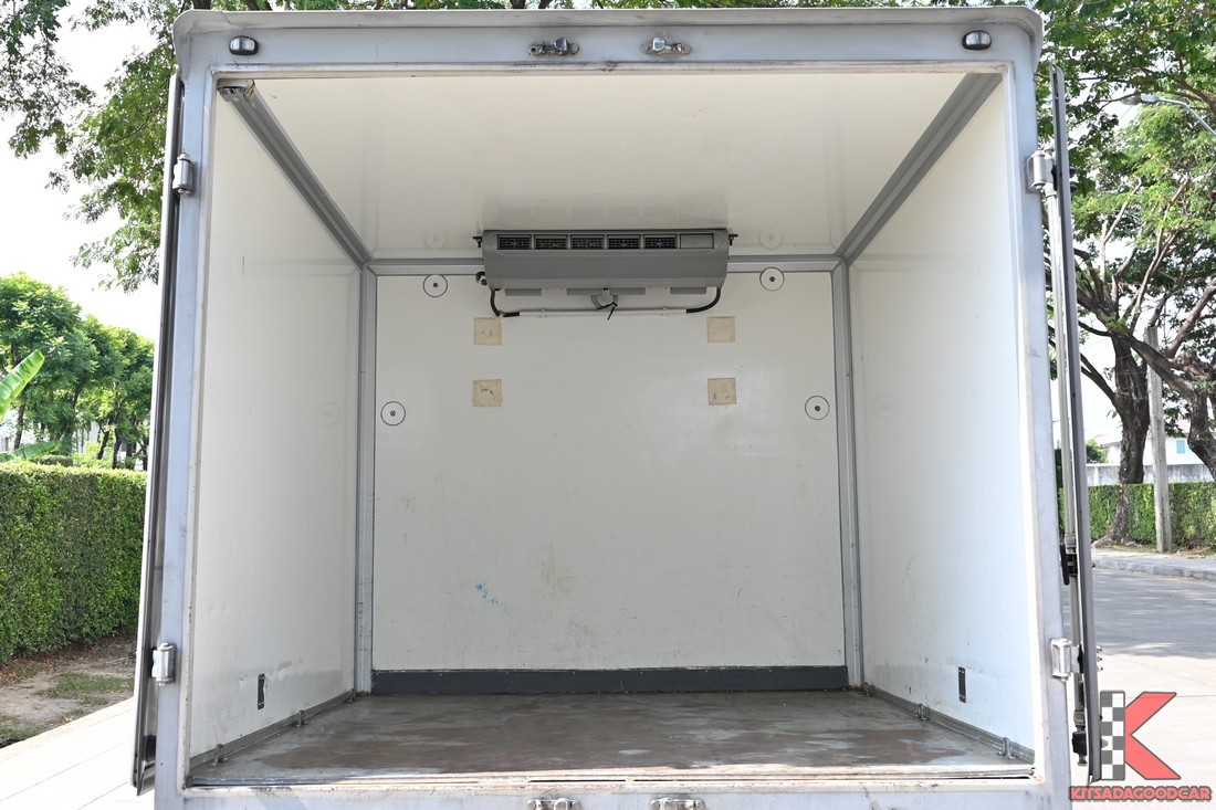 
								Toyota Revo CARGO 6209 full									