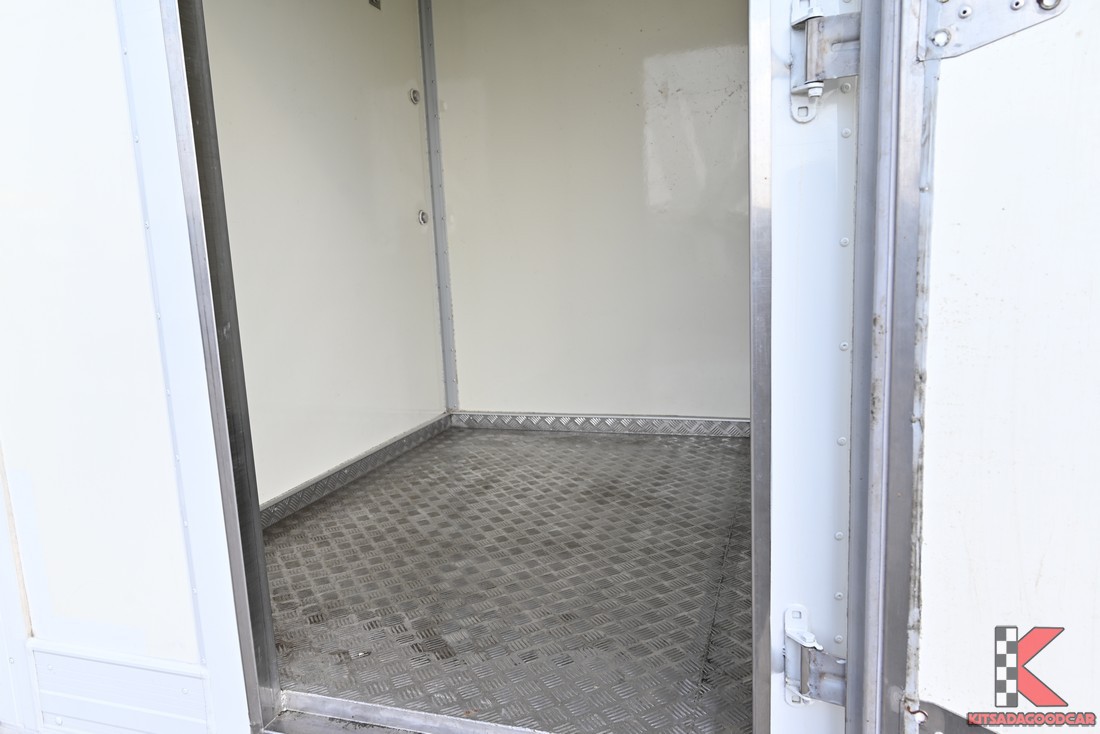 
								Toyota Revo MPC COOL 7877 full									