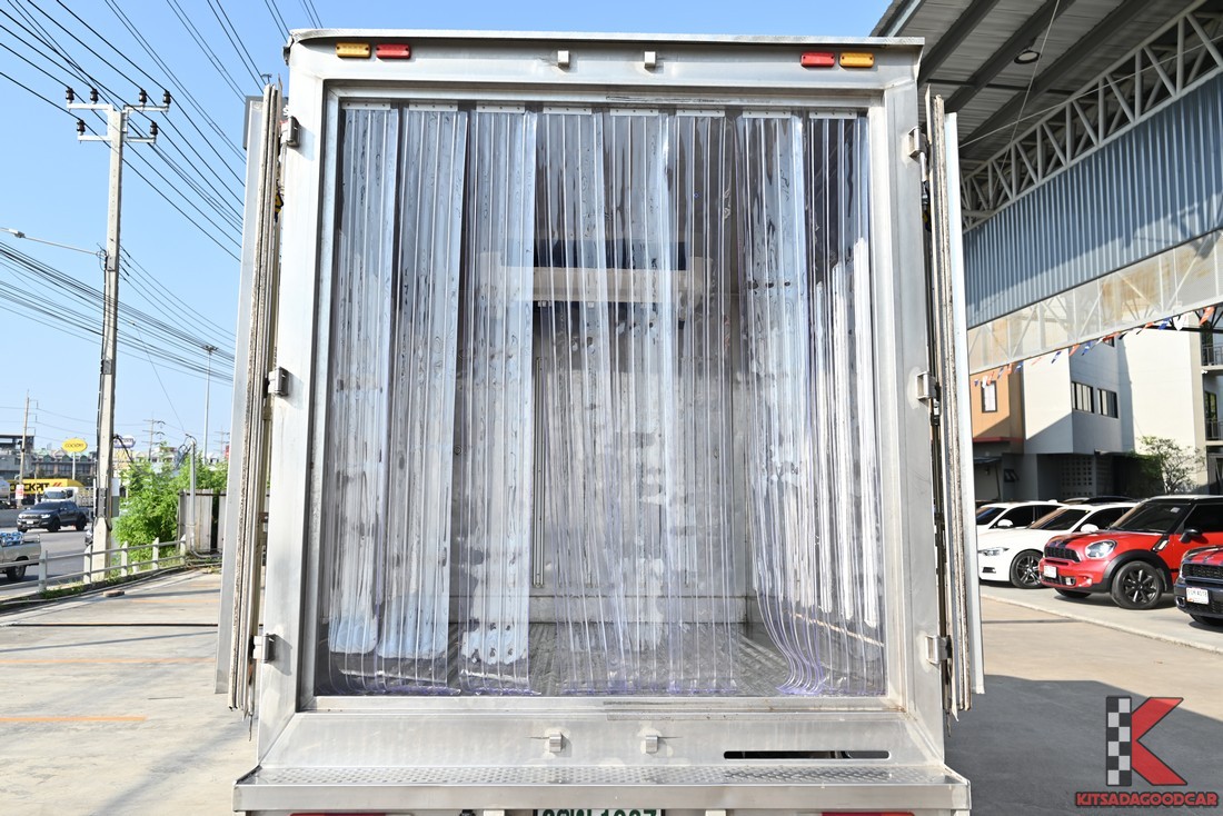 
								Toyota Revo MPC COOL 1987 full									