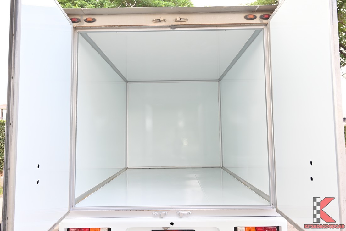 
								ISUZU D-Max CARGO 1333 full									