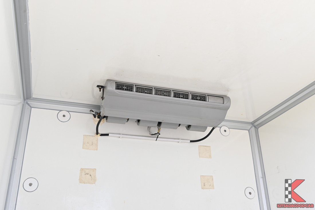 
								Toyota Revo CARGO 6209 full									