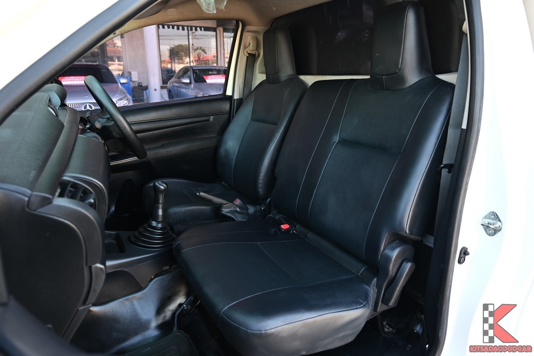 
								Toyota Revo CARGO 2679 full									