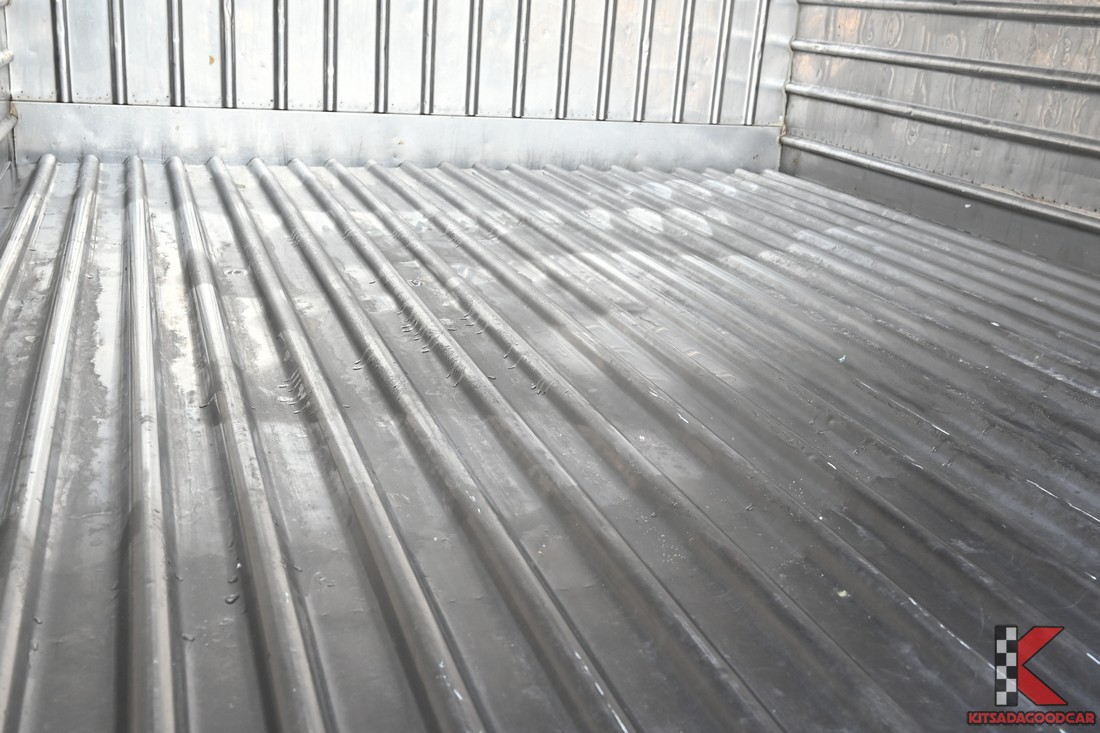 
								Toyota Revo COOL 443 full									