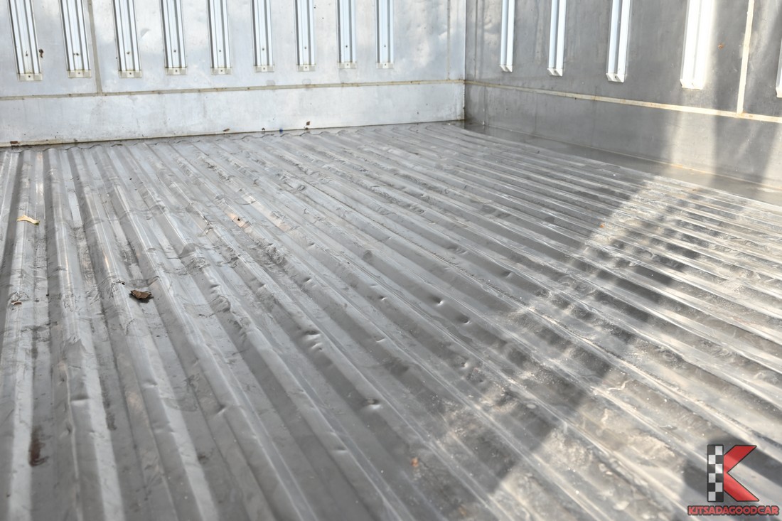 
								Toyota Revo MPC COOL 1987 full									