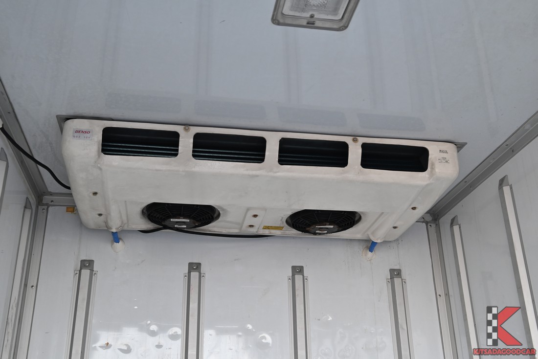 
								Toyota Revo COOL 9826 full									